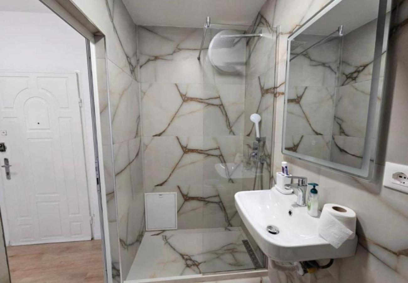 Apartamento Kalpazo Myslym Shyri Tirana Exterior foto